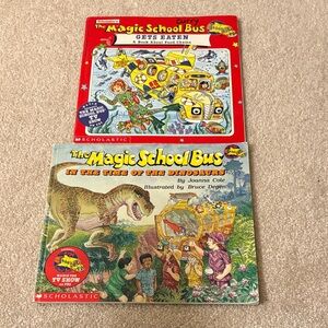 Scholastic Magic School Bus Book Set - Red and Green